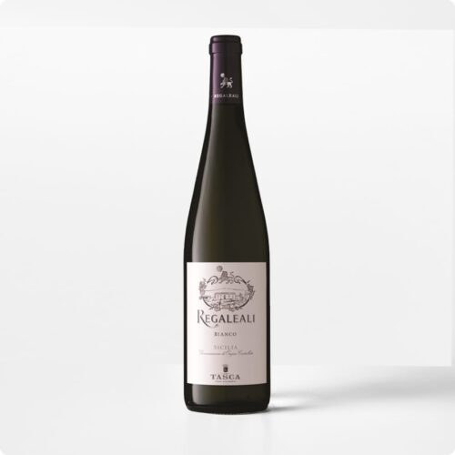 6876-Regaleali-Bianco Fles Regaleali Bianco van Tasca d’Almerita tegen witte achtergrond