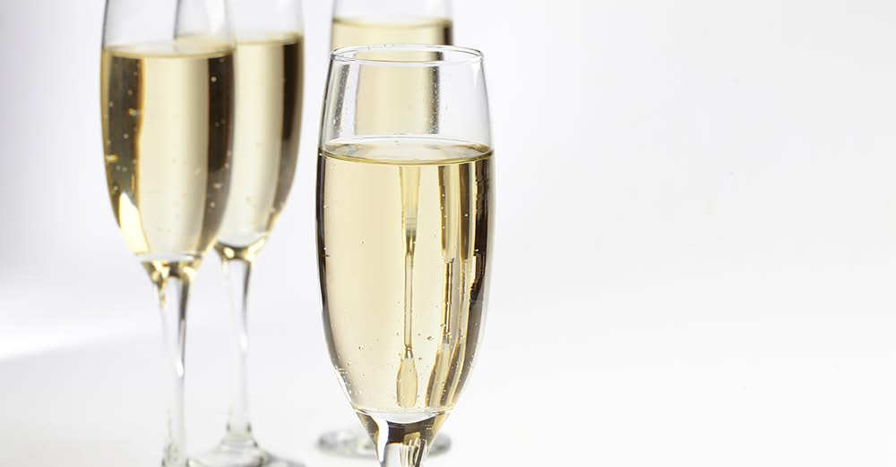 Prosecco-glazen met fijne mousse