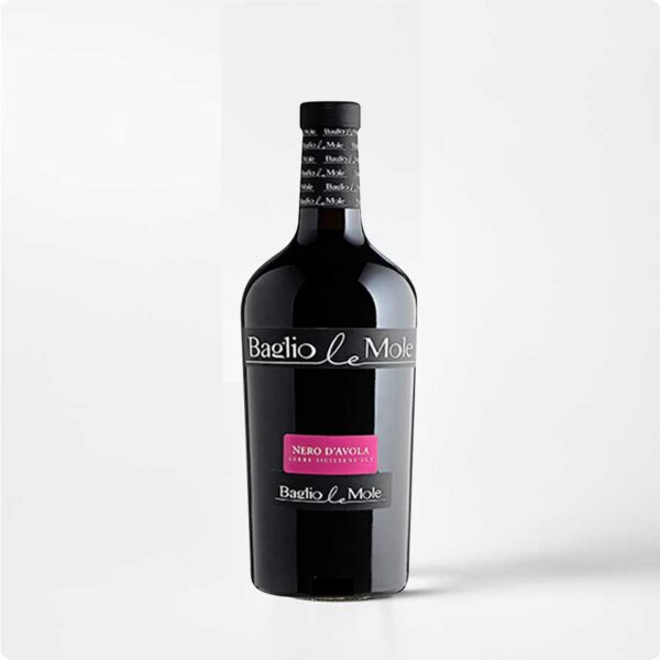Baglio Nero d Fles Baglio di Mole Nero d’Avola tegen witte achtergrond
