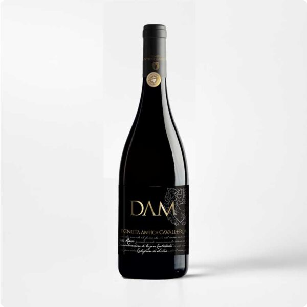 DAM Etna Rosso Fles DAM Etna Rosso DOC tegen blance achtergrond