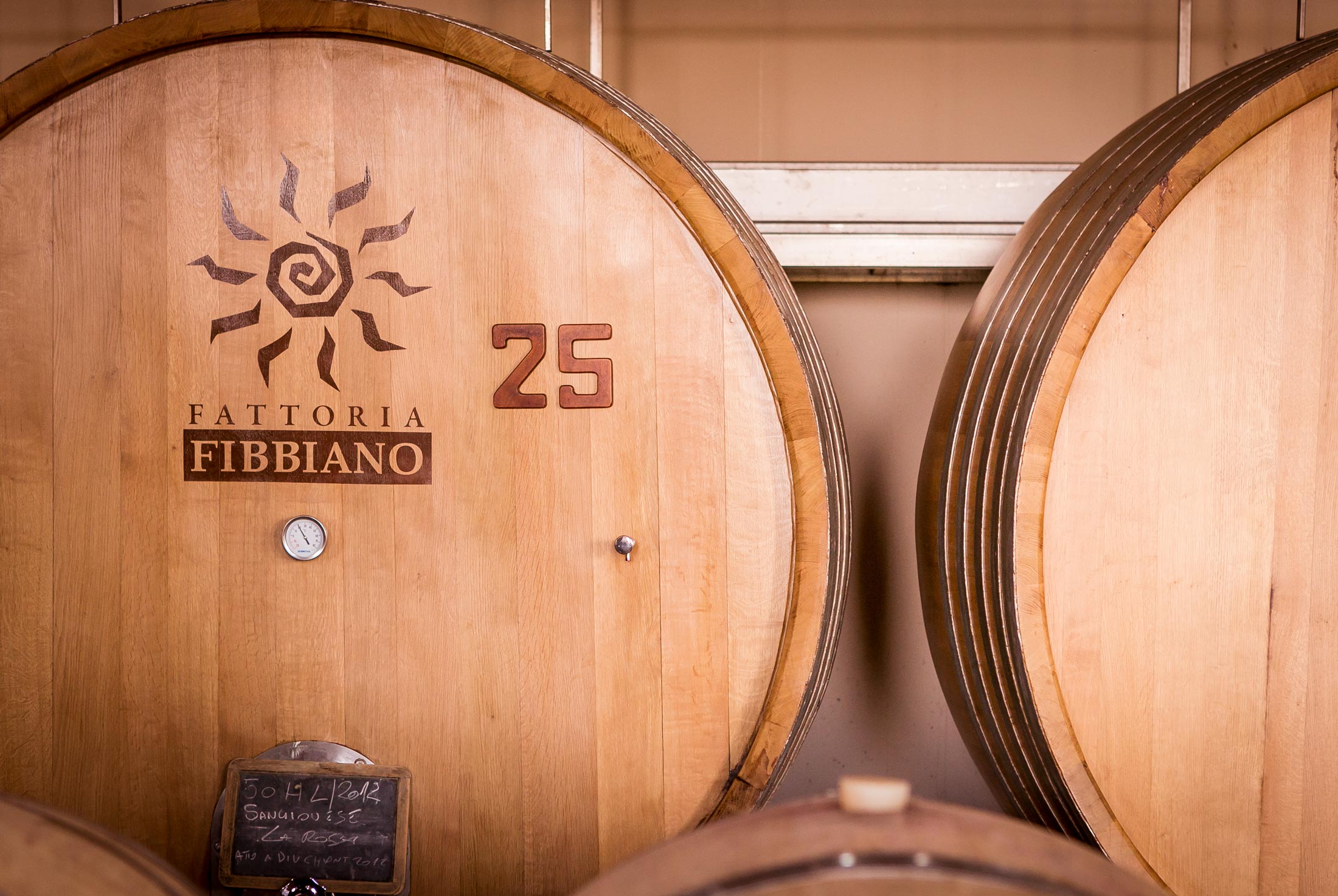 Eiken vatenn de wijnkelder van familie Cantoni van Fattoria Fibbiano