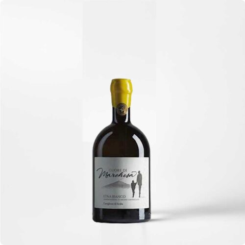 Marchesa bianco Fles Cuore di Marchesa Etna Bianco tegen witte achtergrond