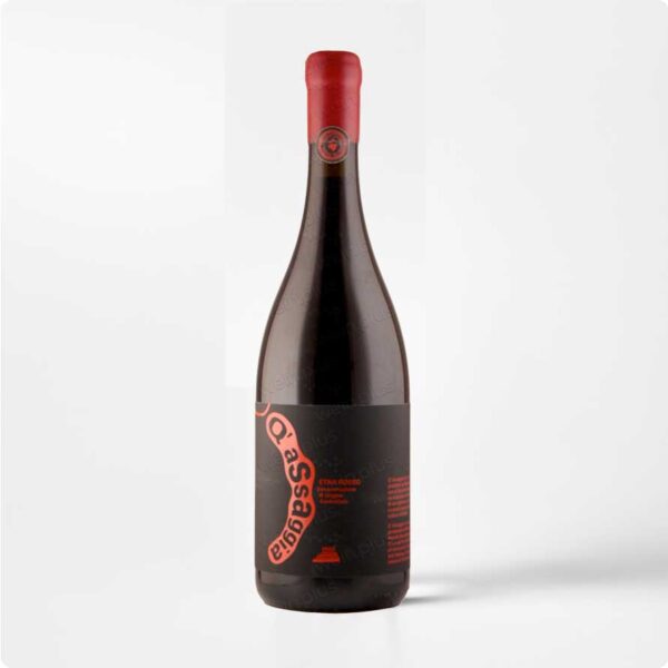 qassaggia Fles Q’Assaggia Etna Rosso DOC tegen witte achtergrond